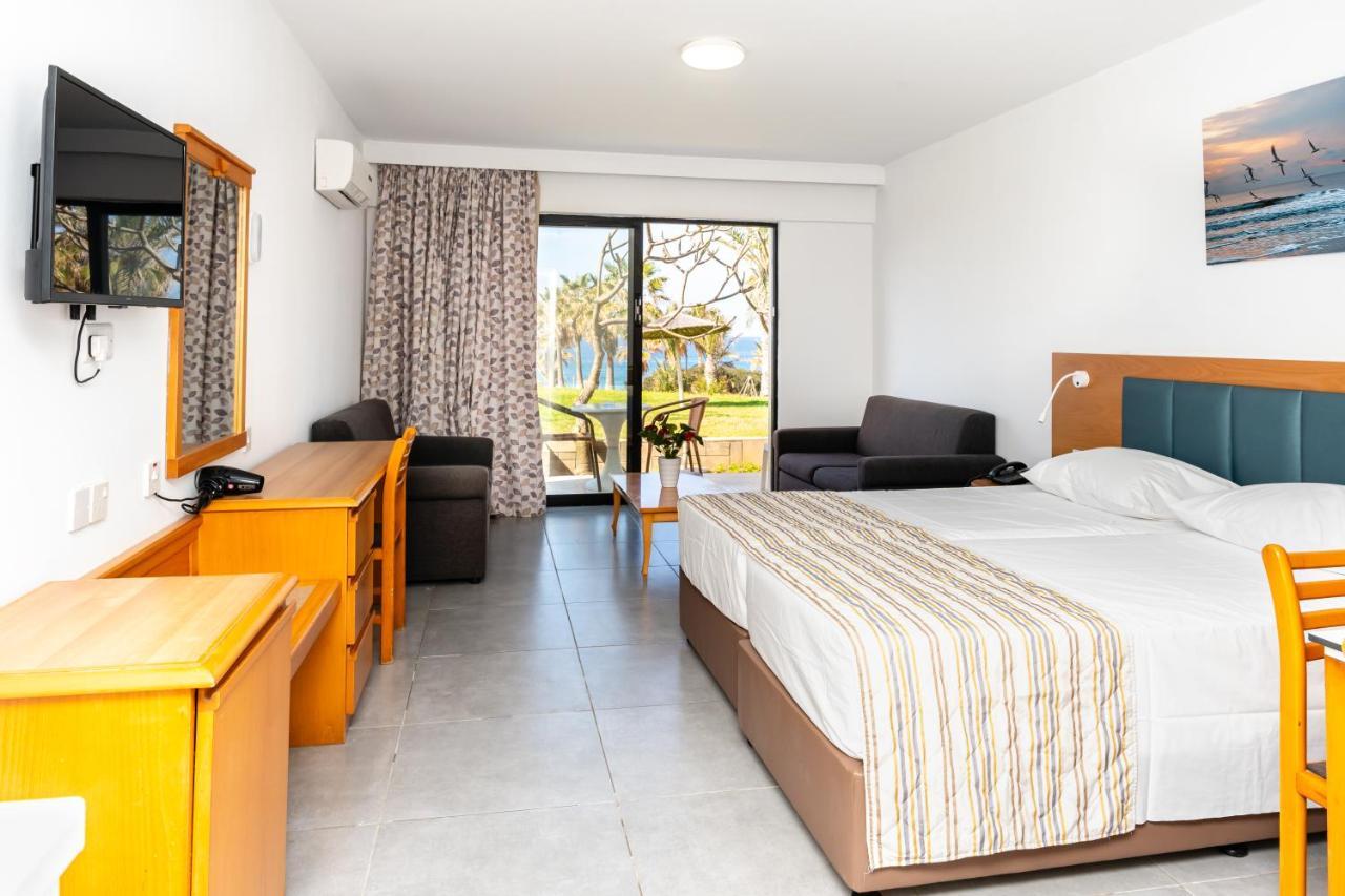Helios Bay Hotel And Suites Klorakas Exterior foto