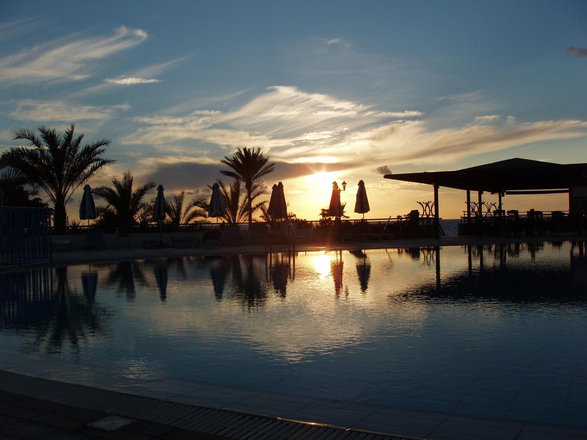 Helios Bay Hotel And Suites Klorakas Exterior foto