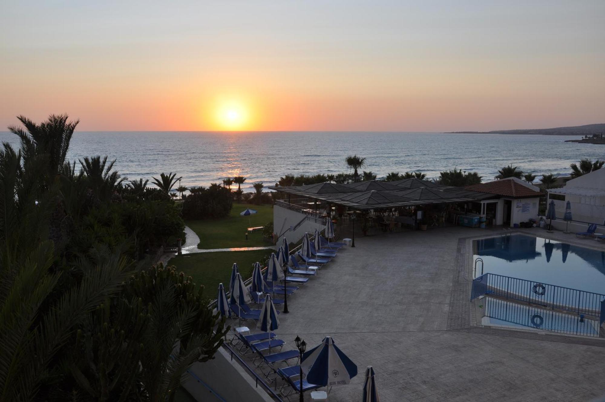 Helios Bay Hotel And Suites Klorakas Exterior foto
