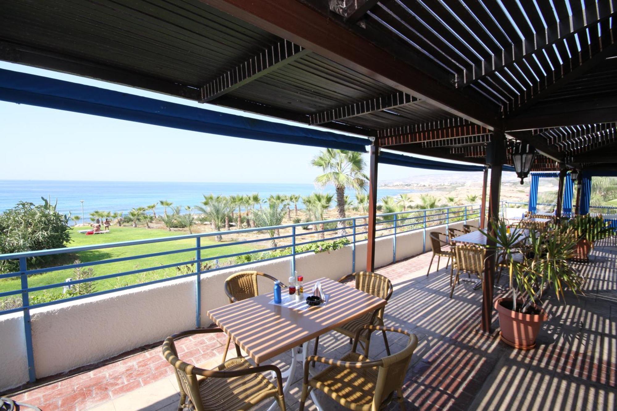 Helios Bay Hotel And Suites Klorakas Restaurant foto