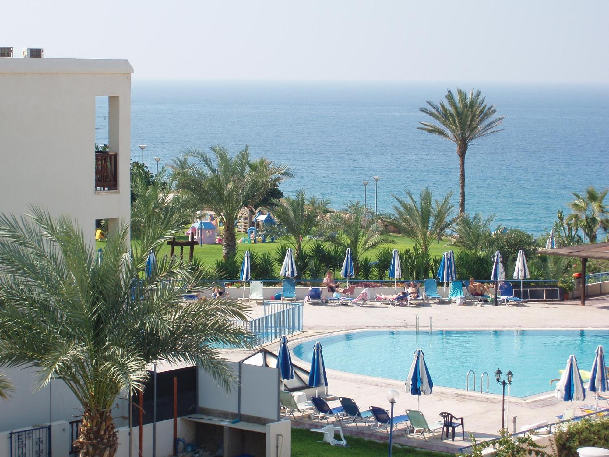 Helios Bay Hotel And Suites Klorakas Exterior foto