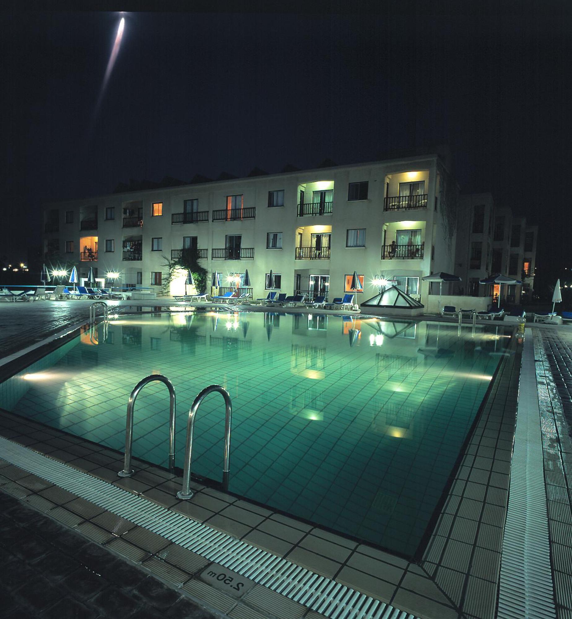 Helios Bay Hotel And Suites Klorakas Exterior foto