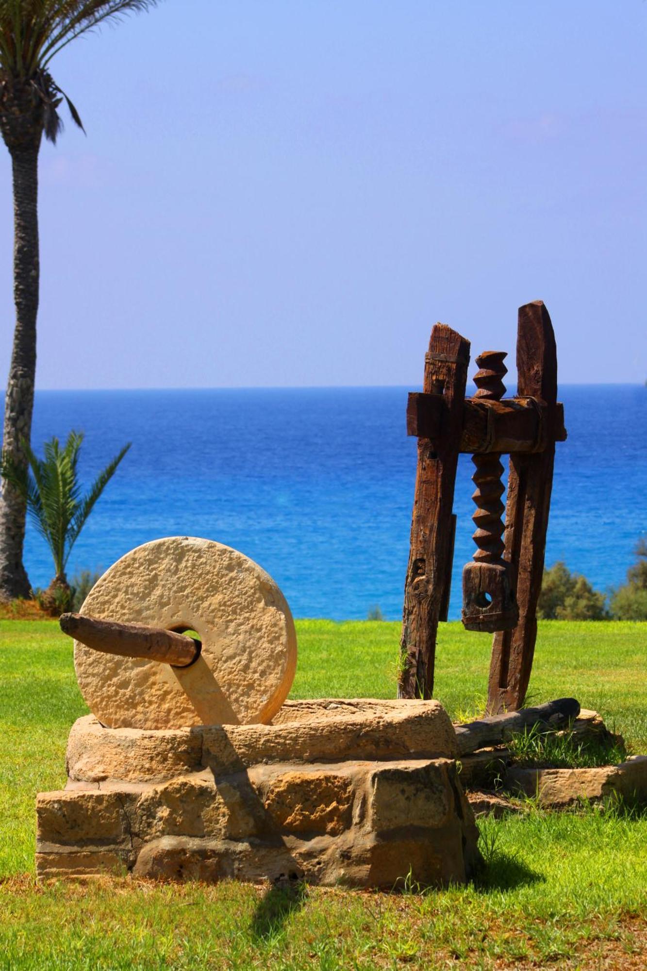 Helios Bay Hotel And Suites Klorakas Exterior foto