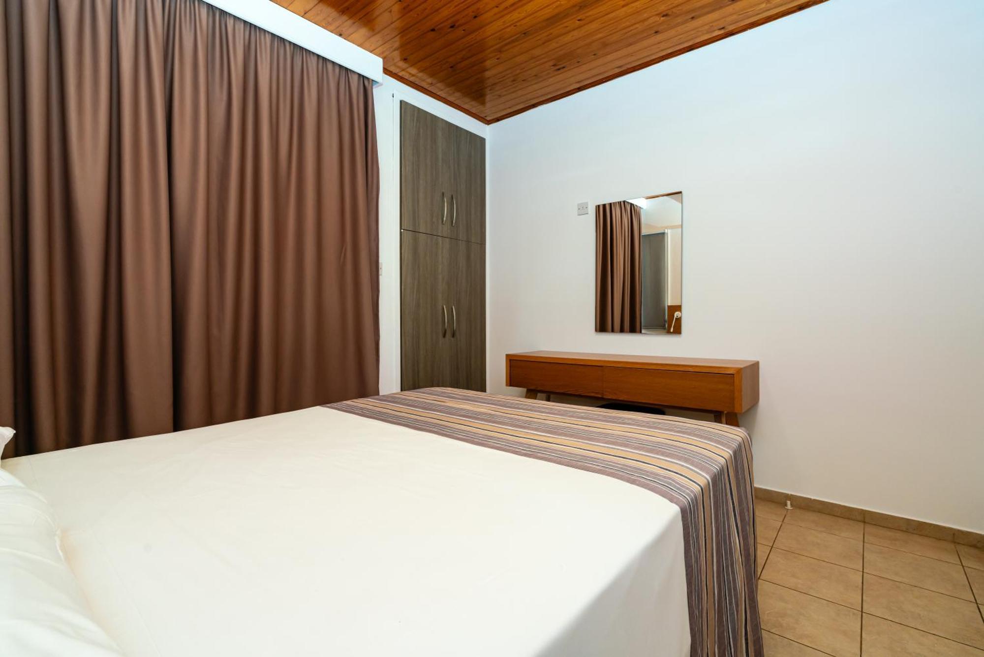 Helios Bay Hotel And Suites Klorakas Exterior foto