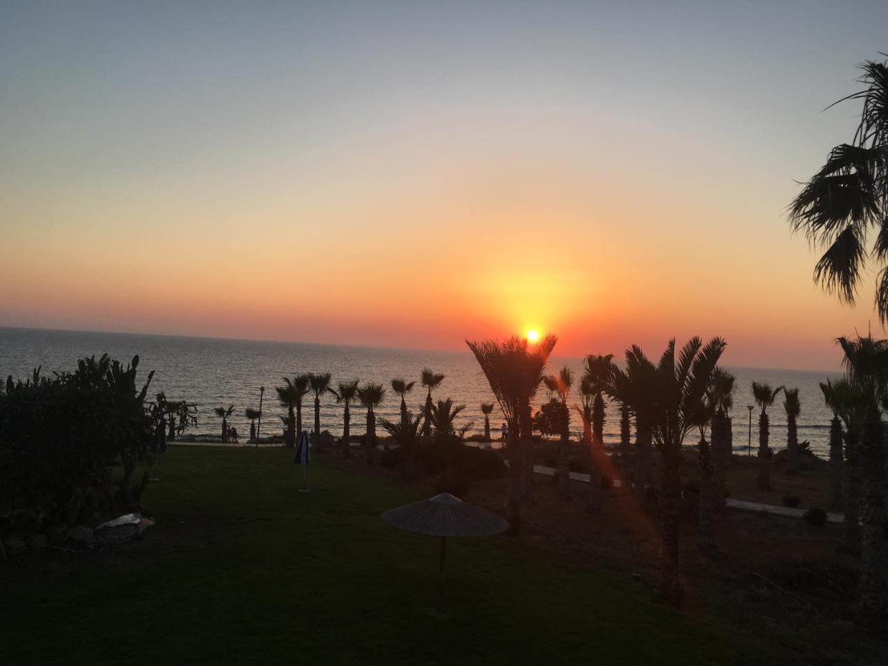 Helios Bay Hotel And Suites Klorakas Exterior foto