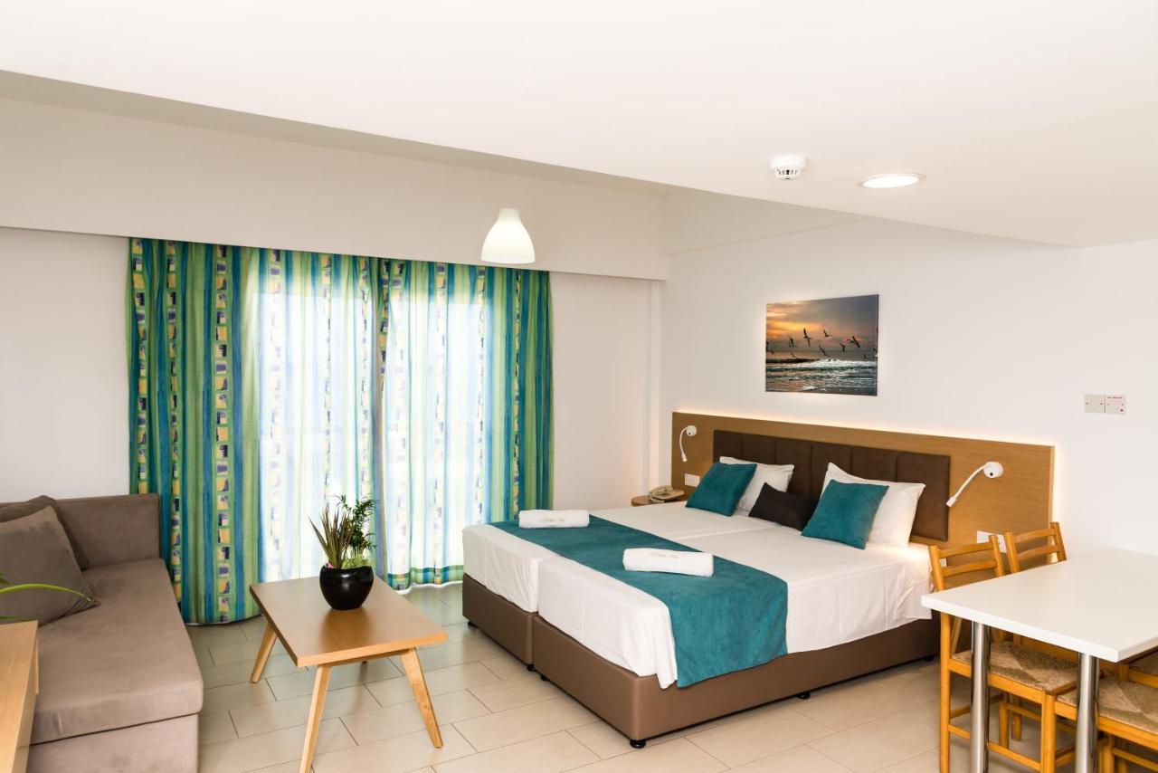 Helios Bay Hotel And Suites Klorakas Exterior foto