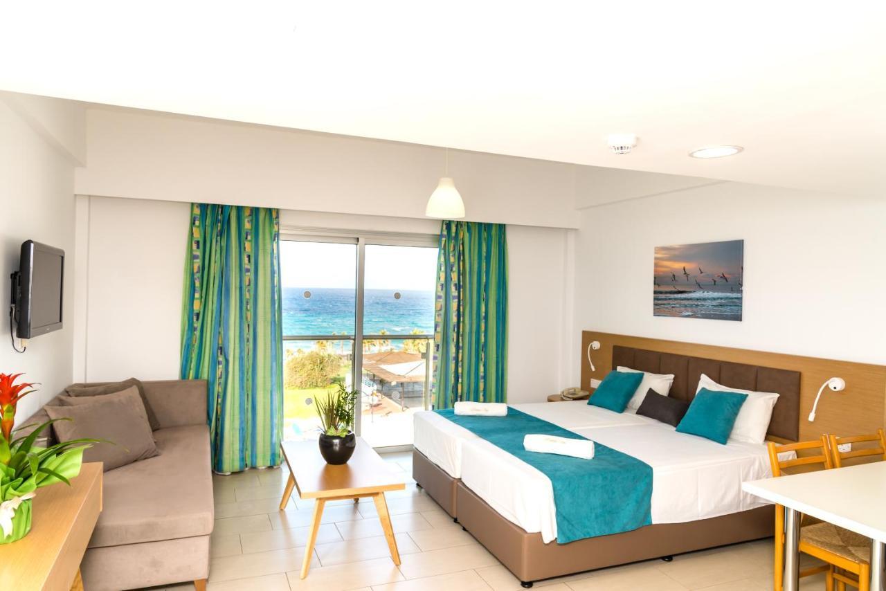 Helios Bay Hotel And Suites Klorakas Exterior foto